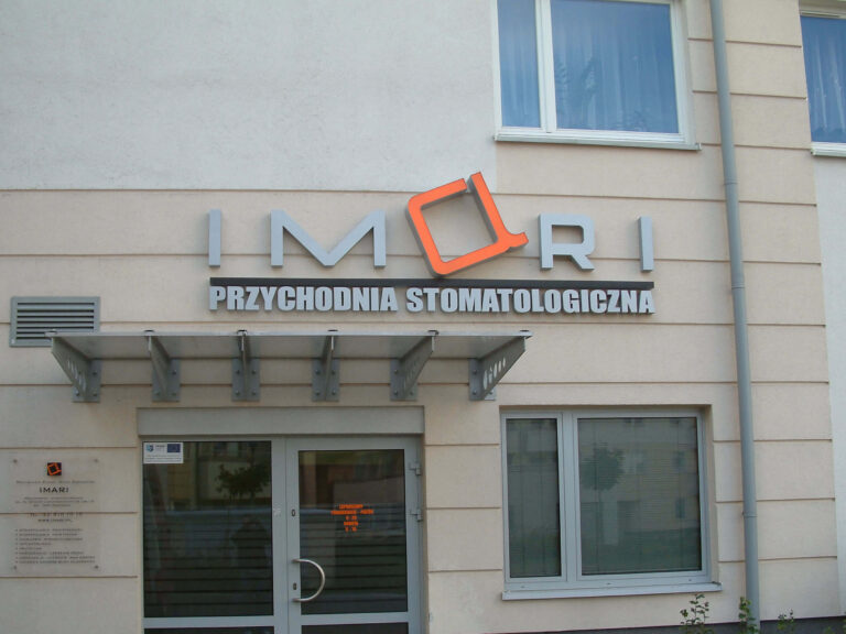 Litery przestrzenne dla przychodzi stomatologicznej