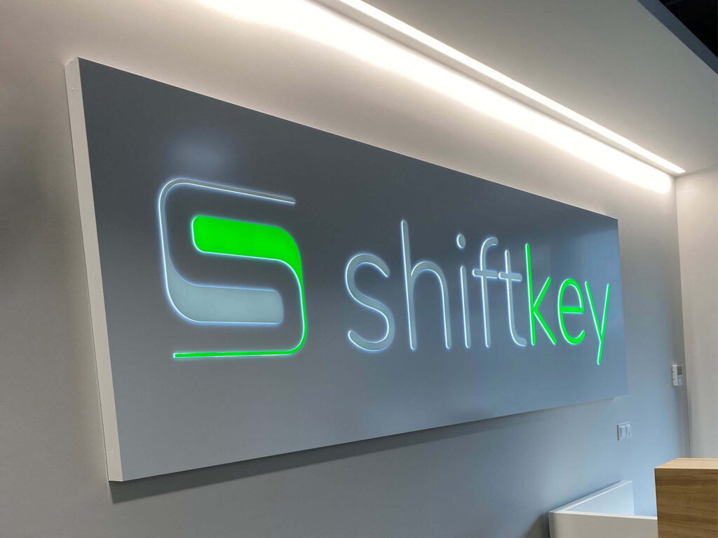 Kaseton reklamowy led srebrny z dibondu