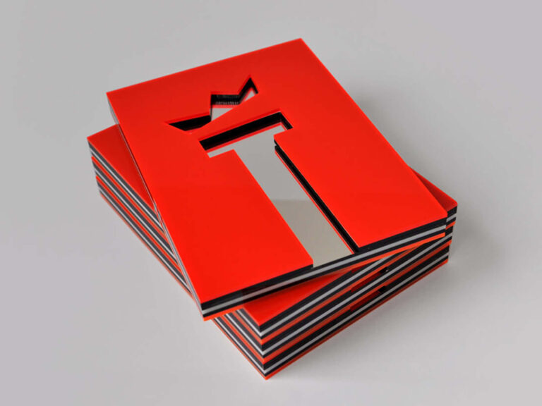 Nagroda z czerwonej plexi