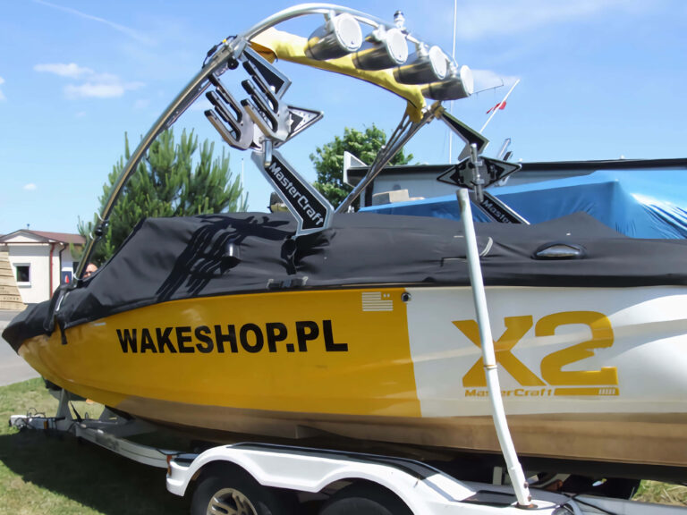 oklejanie łódki literami