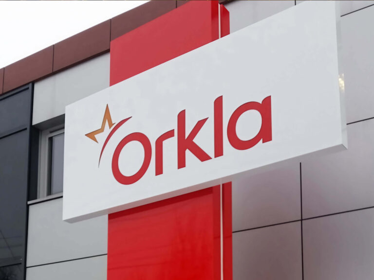 czerwony pylon reklamowy warszawa