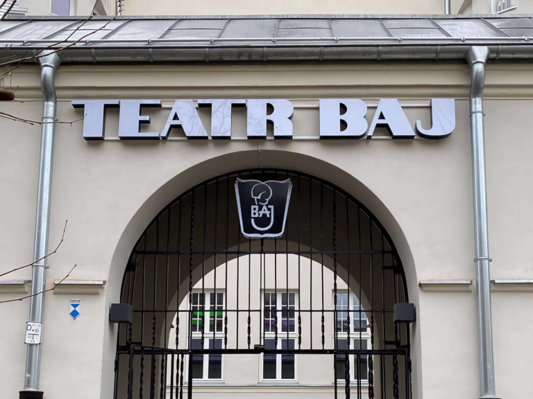 litery przestrzenne warszawa