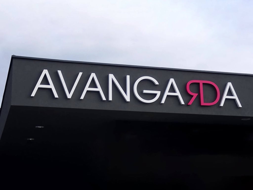 litery przestrzenne 3d na budynek