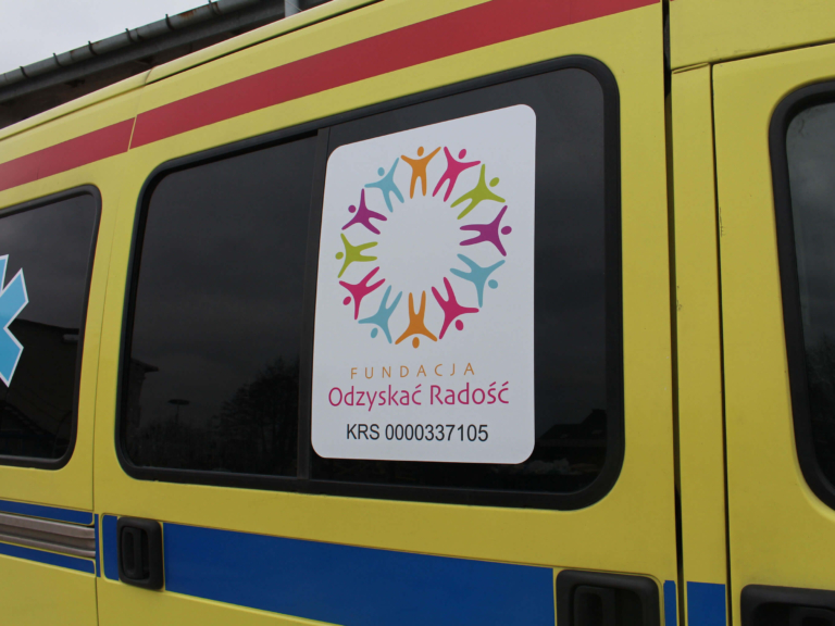 oklejanie karetki warszawa