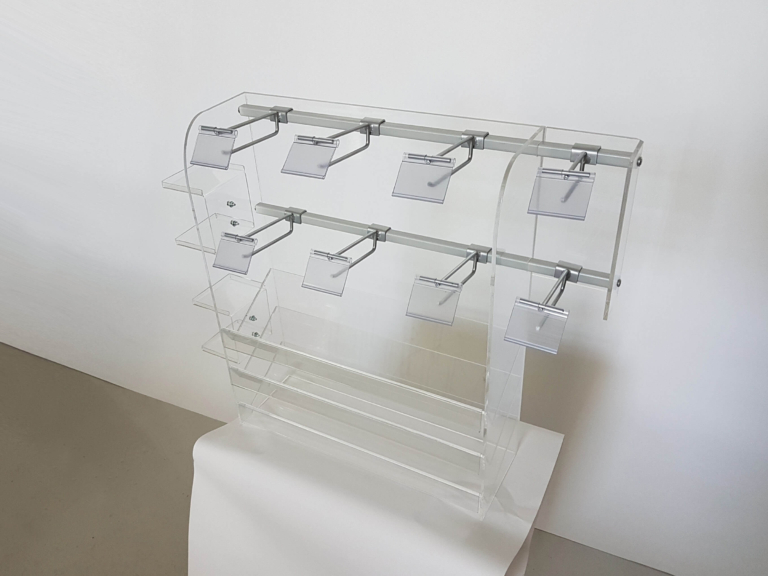 regał z plexi