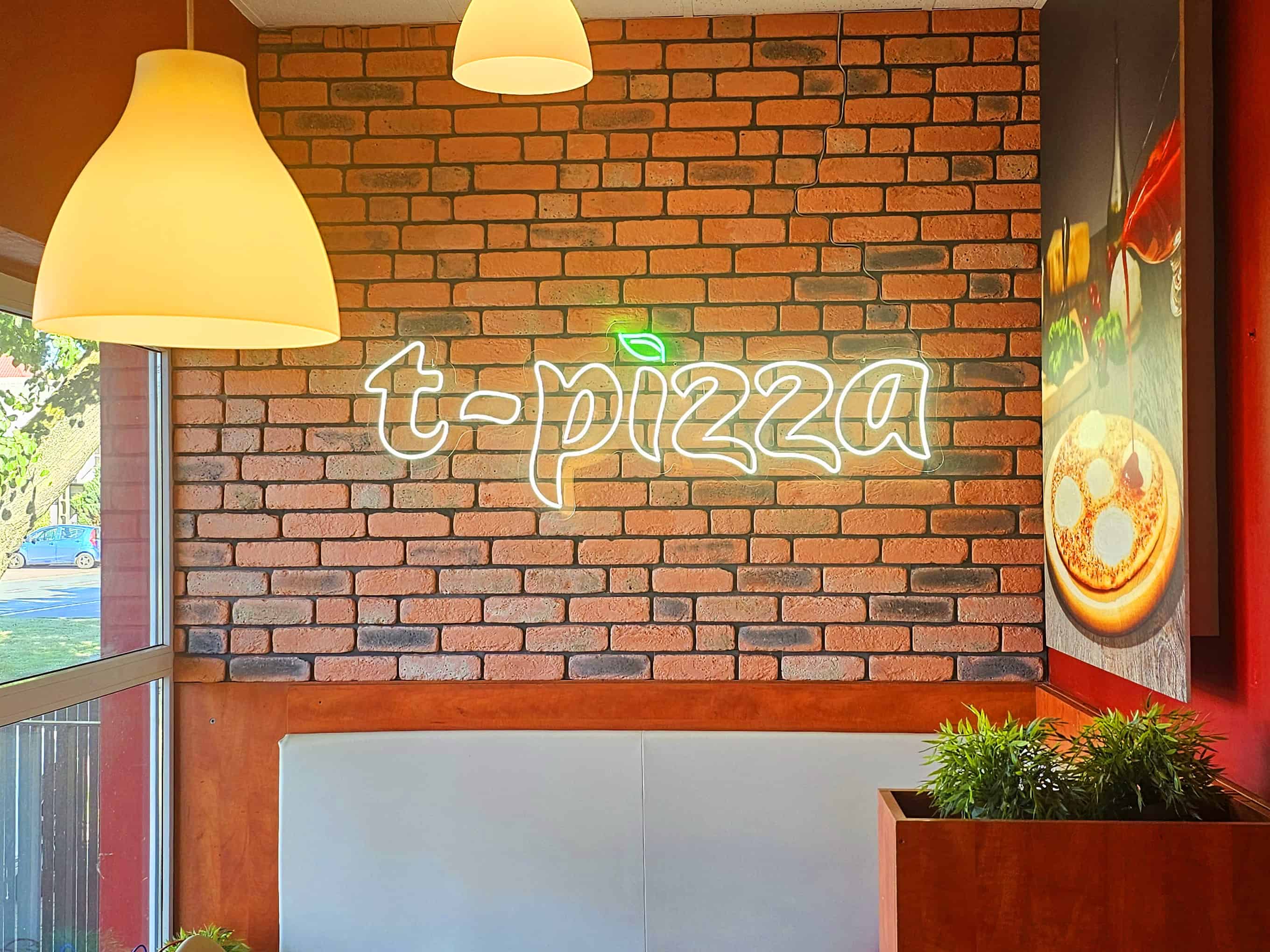 Neon T-Pizza - realizacja Folplex
