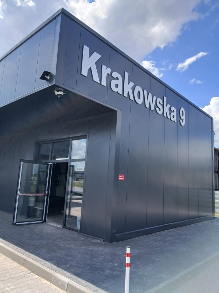 Litery Krakowska_pcv czarna 19 mmkompozyt szczotkowany pion_c